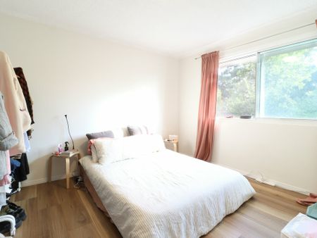Renovated Apartment in Ideal Locale - Photo 5