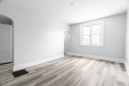 For Lease - 221 Hamilton Road, London East, Ontario - Photo 2