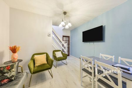 4 bedroom terraced house to rent - Photo 2