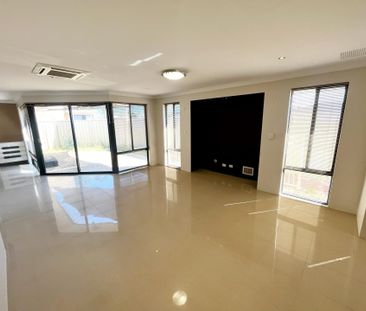 Family Living Made Easy in the Heart of Riverton! Live an easy & co... - Photo 2
