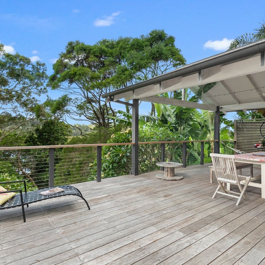 4 Bedroom plus Study Family Home with Leafy Outlook & Careel Bay Views - Photo 1