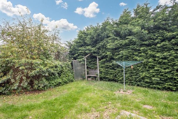 3 bedroom semi-detached bungalow to rent - Photo 1