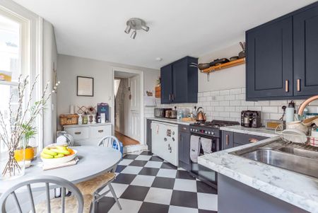 4 bedroom terraced house to rent - Photo 4