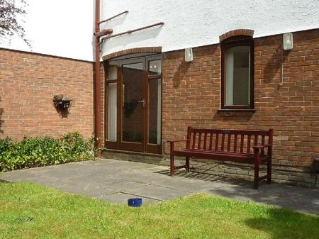 2 Bedroom Mews To Let - Photo 4