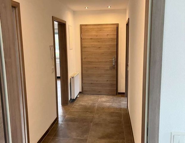 TOP Renovierte 2 Zimmerwohnung mit Einbauküche, Balkon und Außenstellplatz - Photo 1