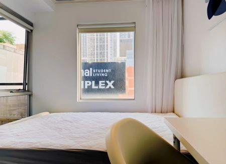 2b1b Master Room - Photo 4