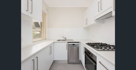 SUNNY TWO BEDROOM APARTMENT WITH MODERN KITCHEN - Photo 3