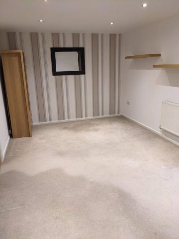 2 Bed Flat, Corn House, NW7 - Photo 2