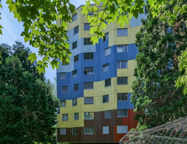 Charmant appartement traversant de 5 pièces aux 3ème étage, avec balcon. - Foto 1