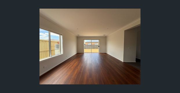 Move in before Christmas and enjoy a complimentary $100 Woolworths gift card as our welcome gesture. - Photo 1