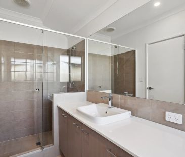 Family Comfort Meets Modern Living - Photo 3