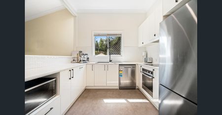 Modern Two-Bedroom Home in a Quiet, Ultra-Convenient Location - Photo 4