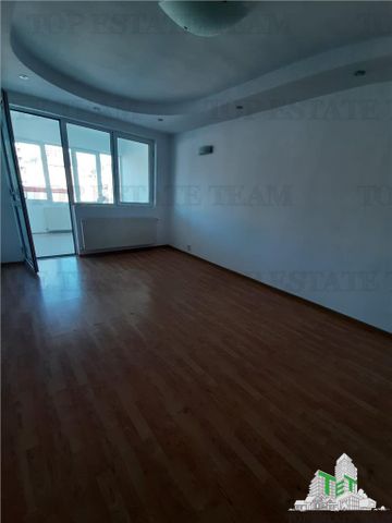 Tineretuluivila individuala aproape de metrou si parc pozitie excelenta - Fotografie 2