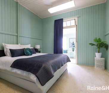 Spacious & Charming 4-Bedroom Home in Convenient Auchenflower! - Photo 5