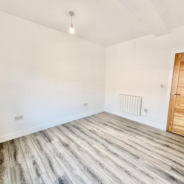 2 bedroom property to rent - Photo 1