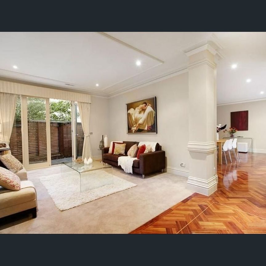 12 Kensington Pl, Templestowe, Vic 3106 - Photo 1