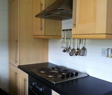 2 bedroom semi-detached house to rent - Photo 5