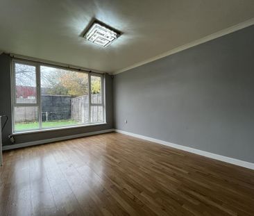 3 bedroom end of terrace house to rent - Photo 2