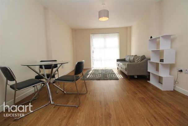 3 bedroom flat to rent - Photo 1