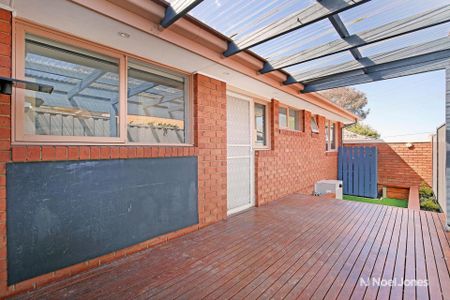 2/17 Emerald Street, RINGWOOD - Photo 2