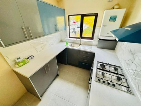 1 bedroom in a flat share to rent - Photo 4