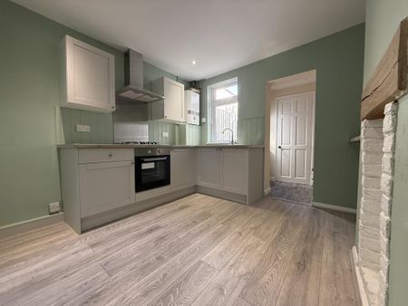 2 bedroom terraced house to rent - Photo 4