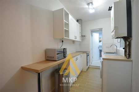 4 bedroom terraced house to rent - Photo 2