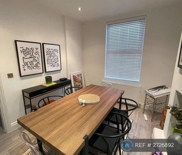 3 bedroom end of terrace house to rent - Photo 3