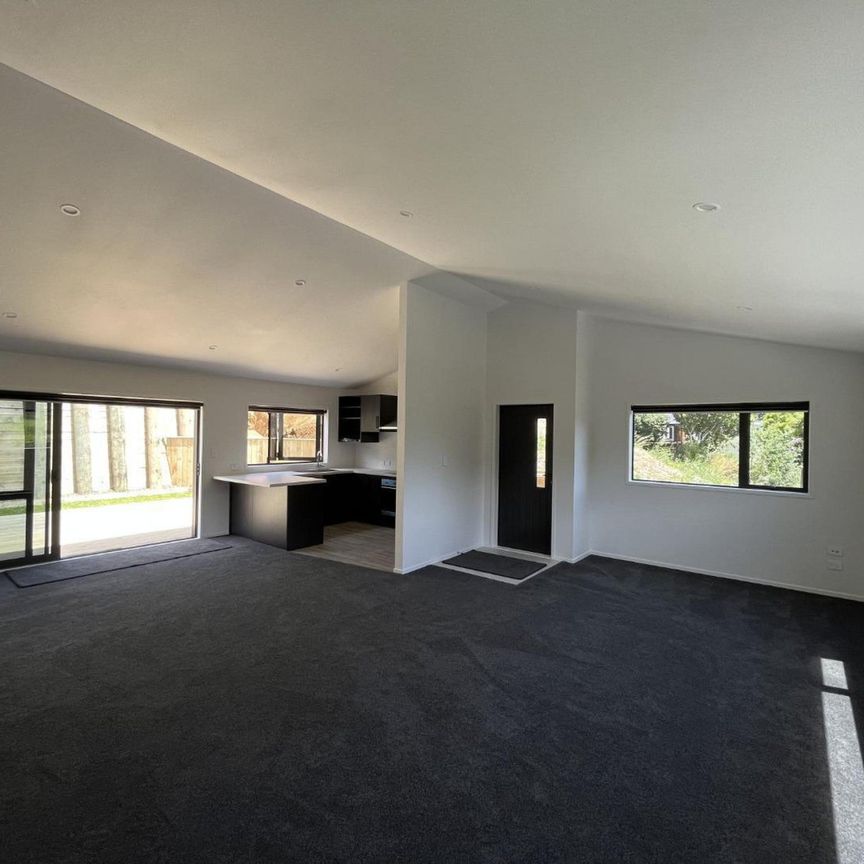 Modern Family Living in Spotswood - Photo 1