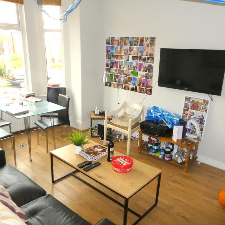 6 bedroom terraced house to rent - Photo 1