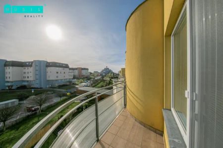 Pronájem příjemného bytu 1+kk s balkonem a sklepem v cihlovém domě na ulici Okružní - Photo 4