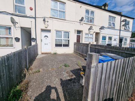 1 Bed Flat, Norbury Road, CR7 - Photo 3