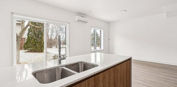 🏗️ NOUVEAU PROJET EN CONSTRUCTION 5 1/2 Disponible à partir de maintenant– Ste-Martine - Photo 2