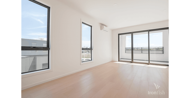 Brand New Luxury Townhome in in Prime Wollert Location! - Photo 1