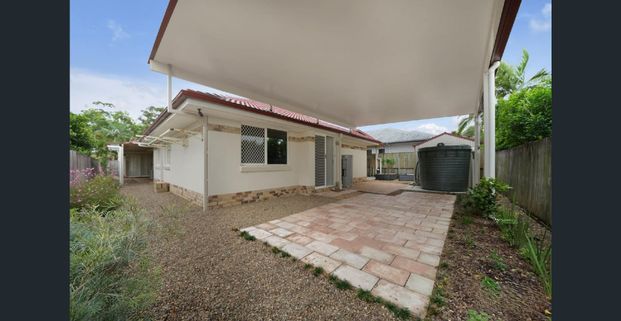 Spacious, single level living - Photo 1