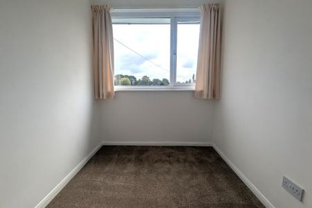 3 bedroom end of terrace house to rent - Photo 3