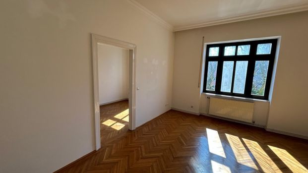 Altbauwohnung Nähe Landesregierung! - Photo 1