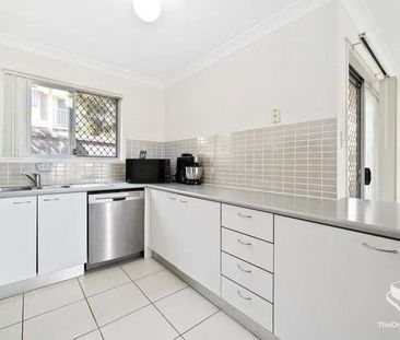 Walking to Woolworths Shopping center - Photo 1