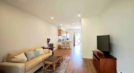 Modern 3 Bedroom Townhouse in Fairview Heights - Photo 4