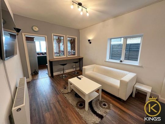 4 bedroom terraced house to rent - Photo 1