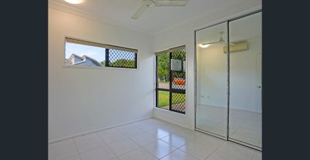 Spacious and low-maintenance family home - Photo 2