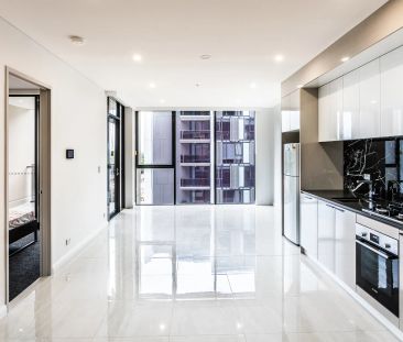 Sunbathed North Facing Apartment On 9th Floor. Lift Access - Photo 1