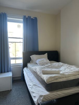 Studio Flat, Castletown Road, W14 - Photo 1