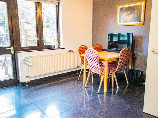 Manchester Road Room A - Photo 1