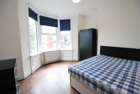 3 Bed - Amble Grove, Sandyford - Photo 3