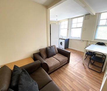 4 bedroom flat to rent - Photo 1