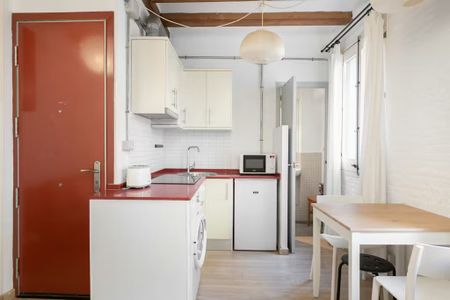 Carrer de Vinaròs, Barcelona, Catalonia 08003 - Photo 3