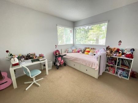 Bright, Spacious 4 Bedrooms/3 Bathrooms Home in White Rock - Photo 5