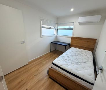 Laverton - Photo 1