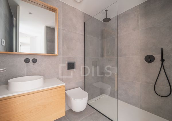 Apartamento T3 com varanda, novo, com vista mar, em Vila Nova de Gaia